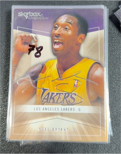 2004-05 Fleer Skybox Autographics #17 Kobe Bryant — front