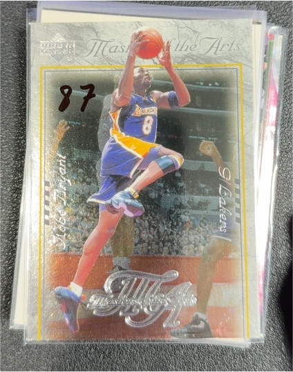2000-01 Upper Deck Masters of the Arts #MA8 Kobe Bryant — front