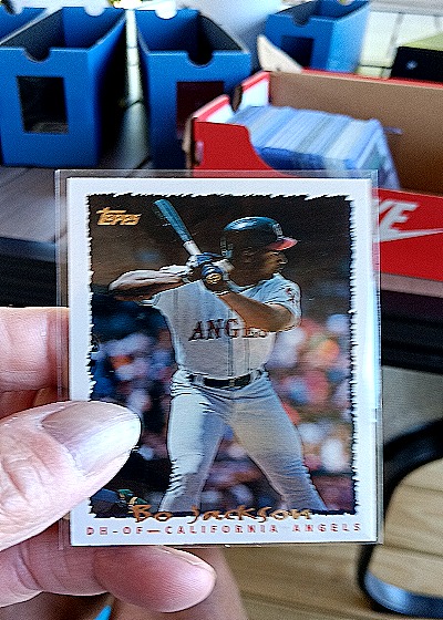 1995 Topps #592 Bo Jackson — front