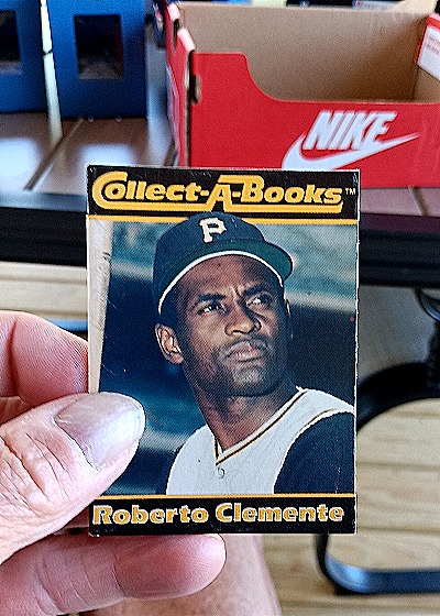 1990 Collect-A-Books #35 Roberto Clemente — front