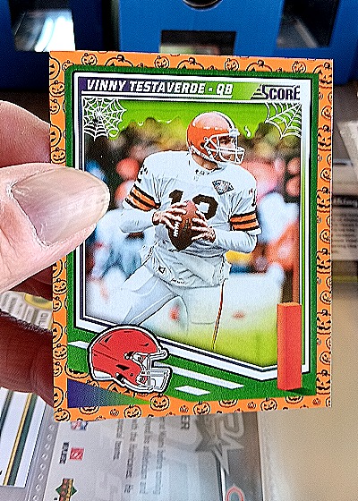 2025 Panini Score-A-Treat Halloween #146 Vinny Testaverde — front