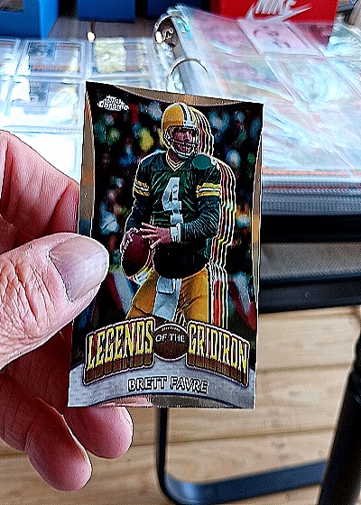 2024 Topps Chrome Legends of the Gridiron #LOG-6 Brett Favre — front