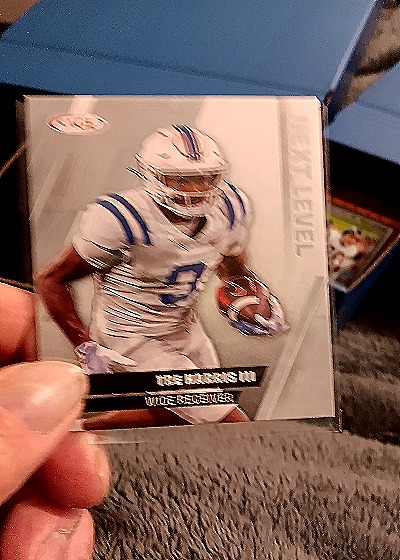 2022 Panini Select Treylon Burks Tennessee Titans Suite Level Rookie RC #352 — front