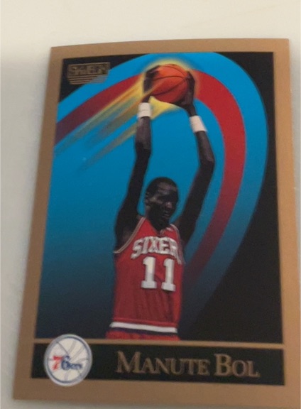 1990-91 SkyBox #403 Manute Bol — front