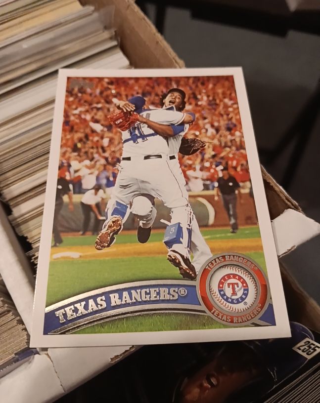 2011 Topps #543 Texas Rangers — front