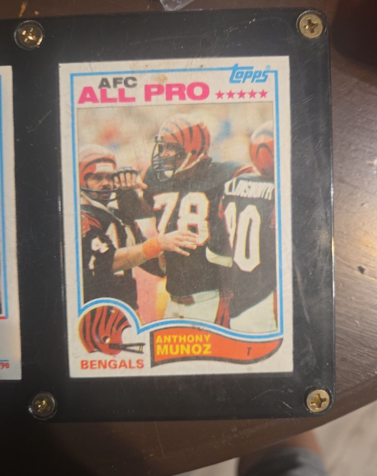 1982 Topps #51 Anthony Munoz — front