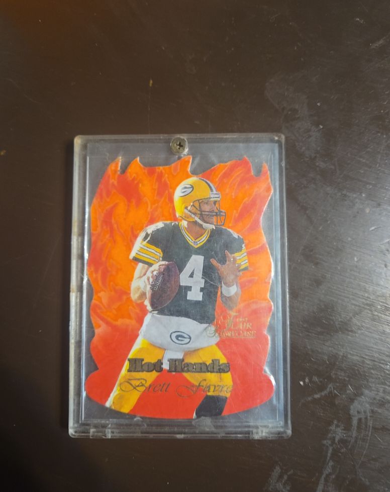 1997 Fleer Flair Showcase Hot Hands Brett Favre — front