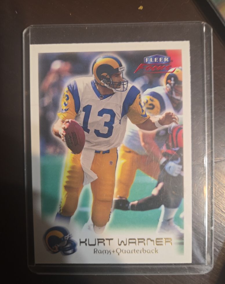 1999 Fleer Focus #40 Kurt Warner — front