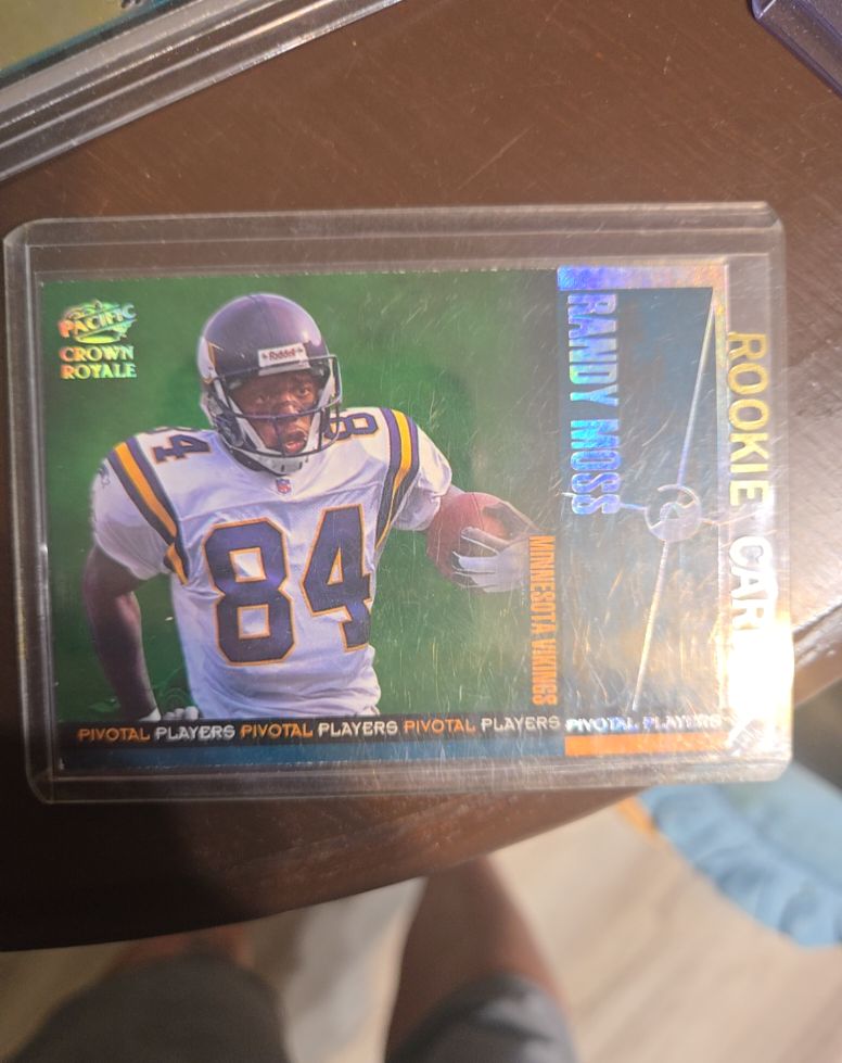 1998 Pacific Crown Royale #16 Randy Moss Pivotal Players Minnesota Vikings — front