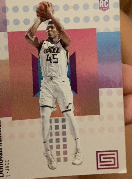 2017-18 Panini Status #122 Donovan Mitchell Rookie — front