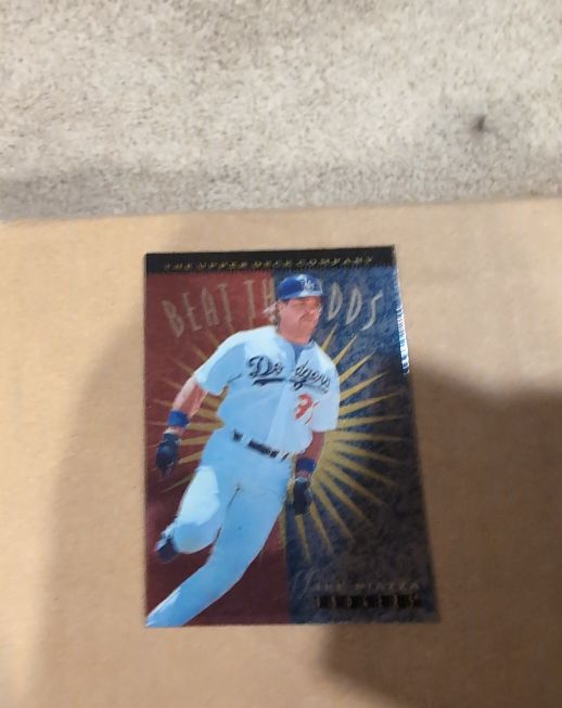 1996 Upper Deck #145 Mike Piazza Beat the Odds — front