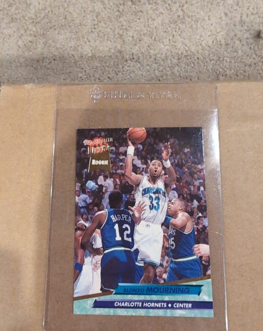 1992-93 Stadium Club #111 Alonzo Mourning — front