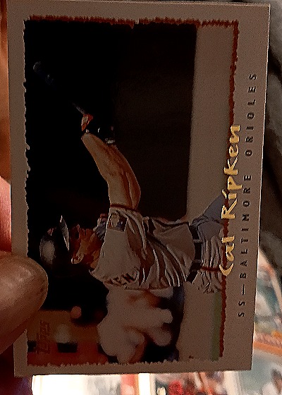 1995 Topps #588 Cal Ripken — front