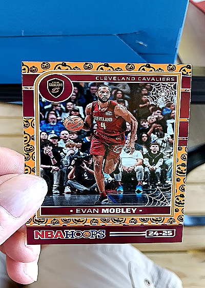 2024-25 Panini Haunted Hoops #39 Evan Mobley — front