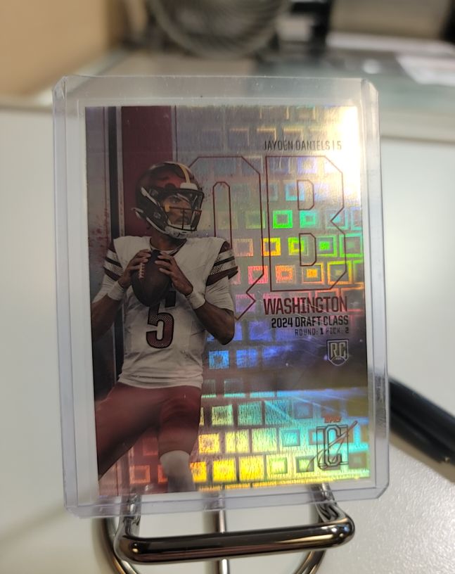 2024 Topps Signature Class #194 Jayden Daniels — front
