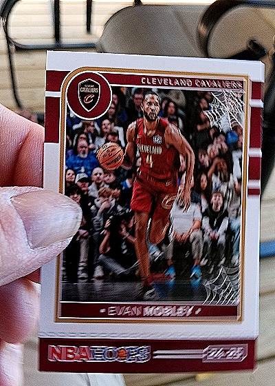 2024-25 Panini NBA Hoops #39 Evan Mobley — front