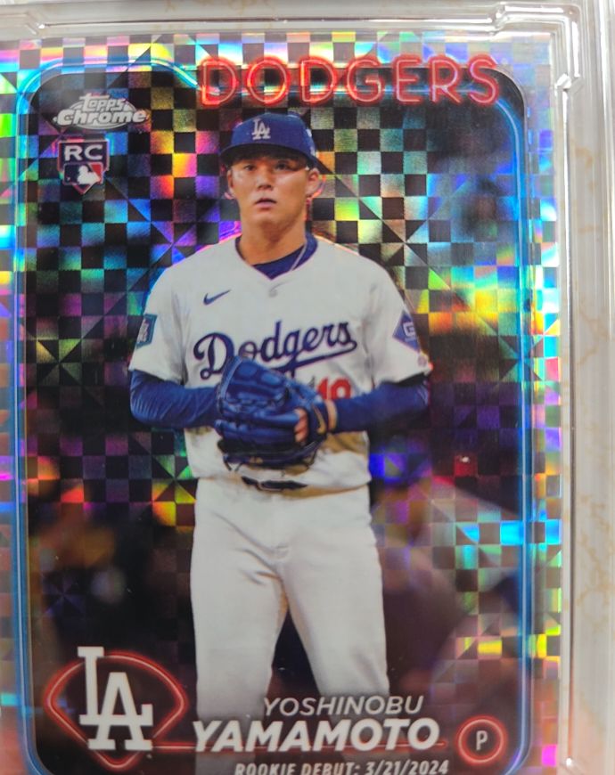 2024 Topps Chrome Update #USC108 Yoshinobu Yamamoto — front