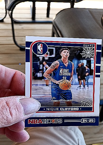 2024-25 Panini Haunted Hoops #10 Nique Clifford — front