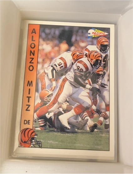 1992 Pacific #DE Alonzo Mitz — front