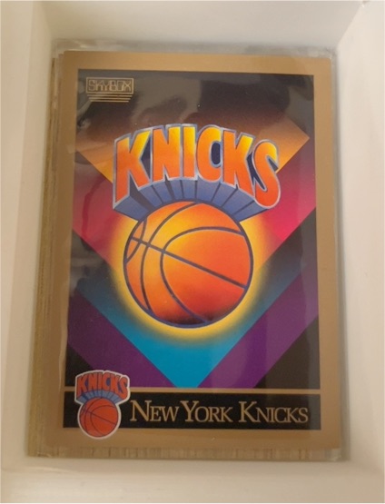 1990-91 SkyBox #345 New York Knicks Logo/Checklist — front