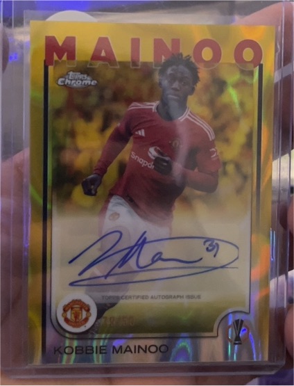 2024-25 Topps Chrome UEFA Club Competitions #29 Kobbie Mainoo Gold Geometric Auto — front