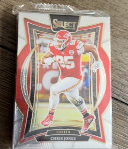 2024 Panini Select Concourse Silver Prizm #19 Chris Jones — front