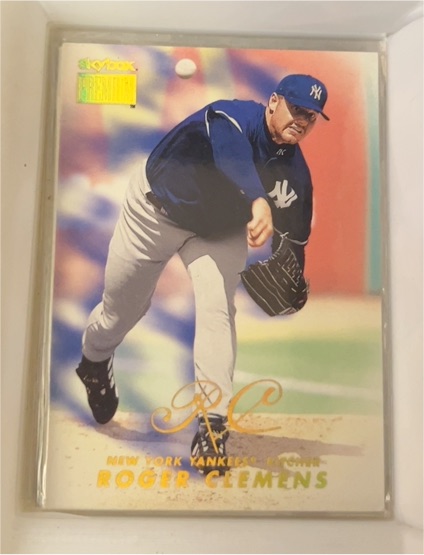 1999 SkyBox Premium #111 Roger Clemens — front