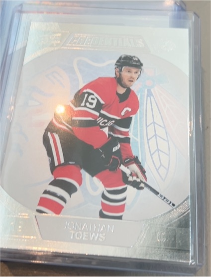 2022-23 Upper Deck Credentials #17 Jonathan Toews — front