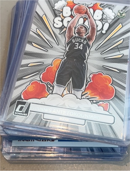 2022-23 Panini Donruss Bomb Squad #5 Giannis Antetokounmpo — front