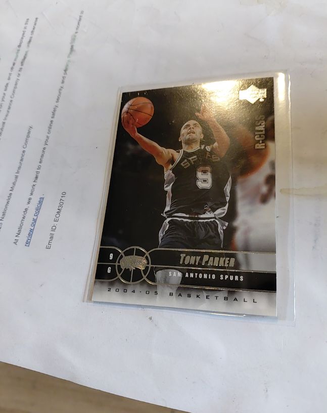 2004-05 Upper Deck R-Class #9 Tony Parker — front