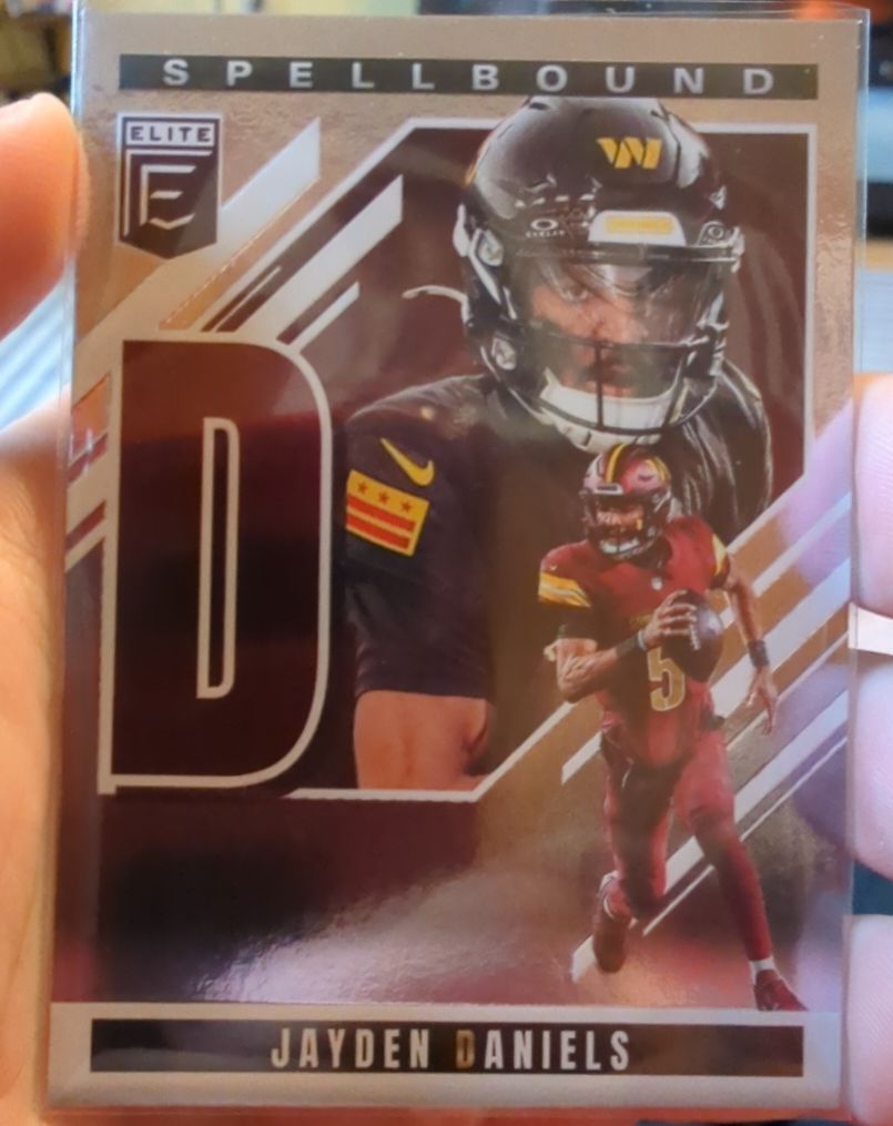 2025 Panini Donruss Elite #8 Jayden Daniels Spellbound — front