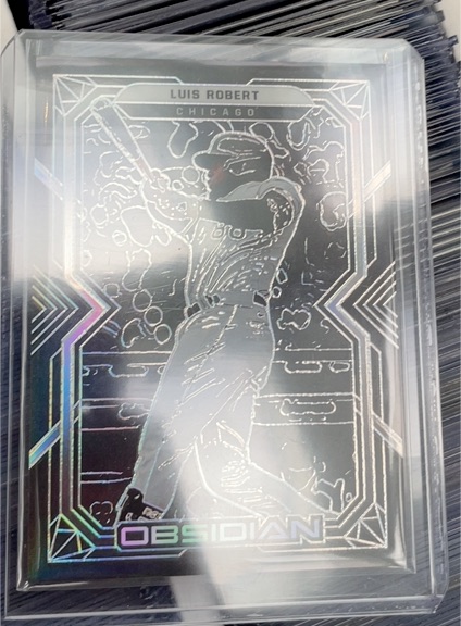 2022 Panini Chronicles Obsidian #58 Luis Robert — front