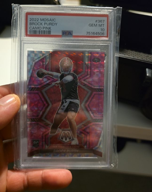 2022 Panini Mosaic #367 Brock Purdy Camo Pink Rookie — front