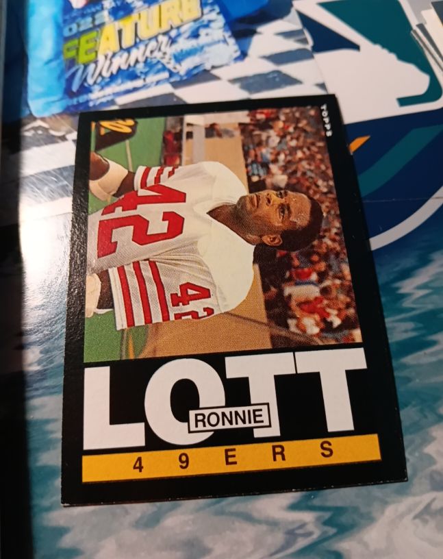 1985 Topps #156 Ronnie Lott — front