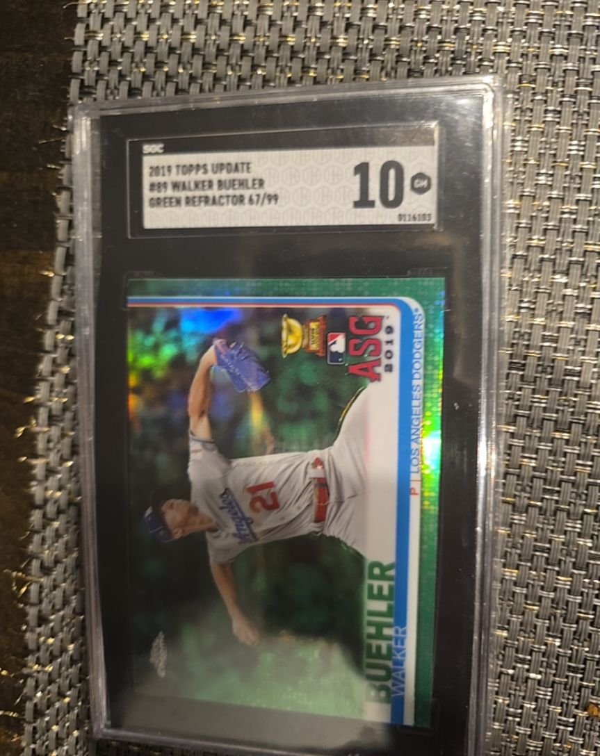 2019 Topps Update #89 Walker Buehler Green Refractor — front