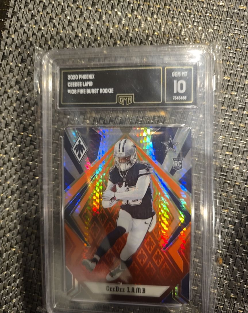 2020 Panini Phoenix #108 CeeDee Lamb Fire Burst Rookie — front