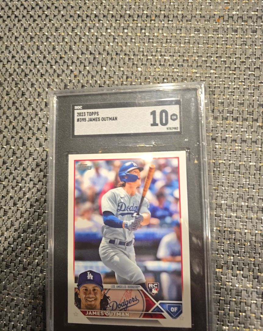 2023 Topps #395 James Outman — front