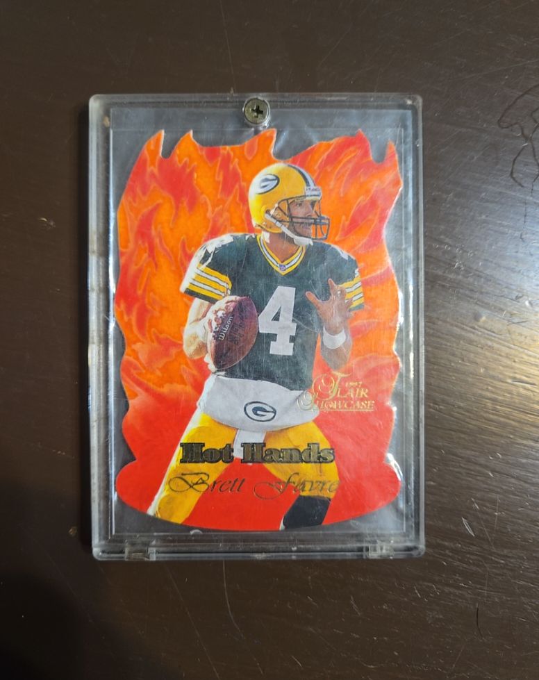 1997 Fleer Flair Showcase Hot Hands Brett Favre — front