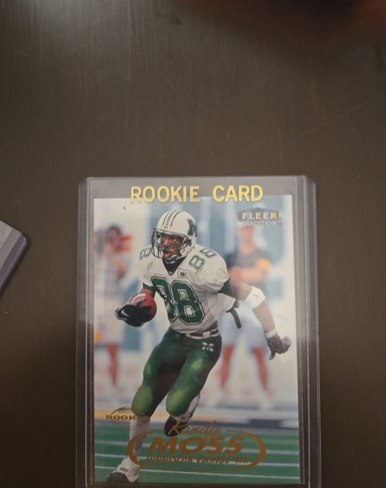 1998 Fleer Tradition Rookie Card #RC Randy Moss — front