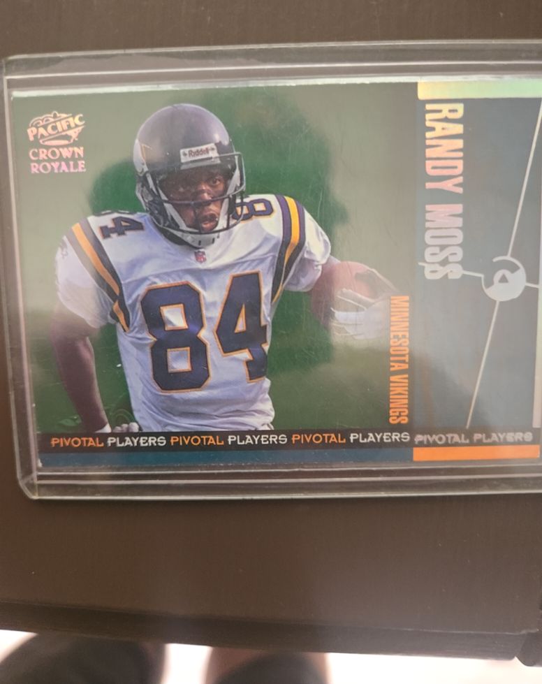 1998 Pacific Crown Royale #16 Randy Moss — front