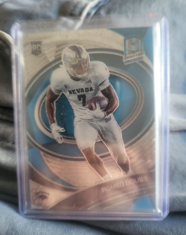 2022 Panini Chronicles Draft Picks Spectra #37 Romeo Doubs Rookie Card — front