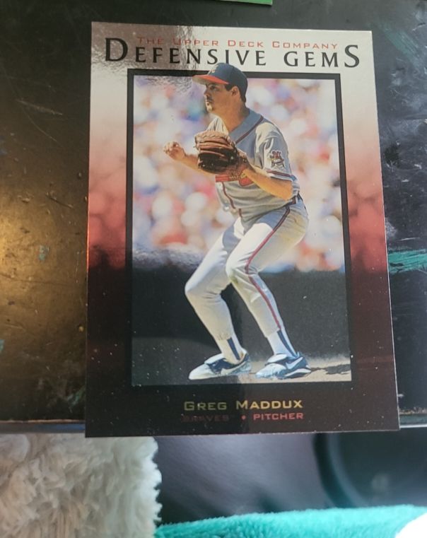 1996 Upper Deck Defensive Gems #137 Greg Maddux — front