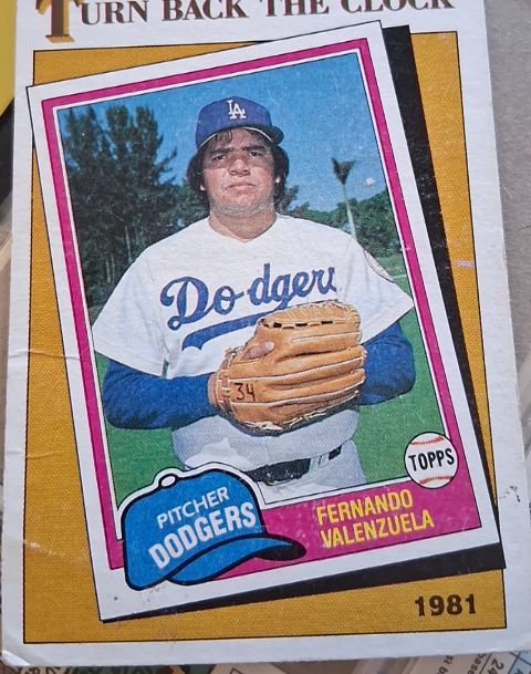 1986 Topps #401 Turn Back the Clock Fernando Valenzuela — front