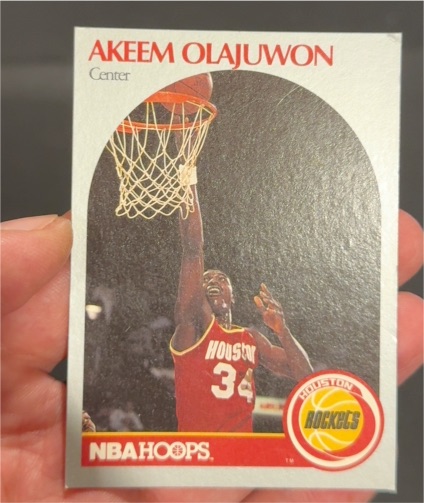 1990 NBA Hoops #127 Akeem Olajuwon — front