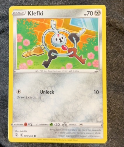 2021 Pokémon Fusion Strike #186 Klefki — front