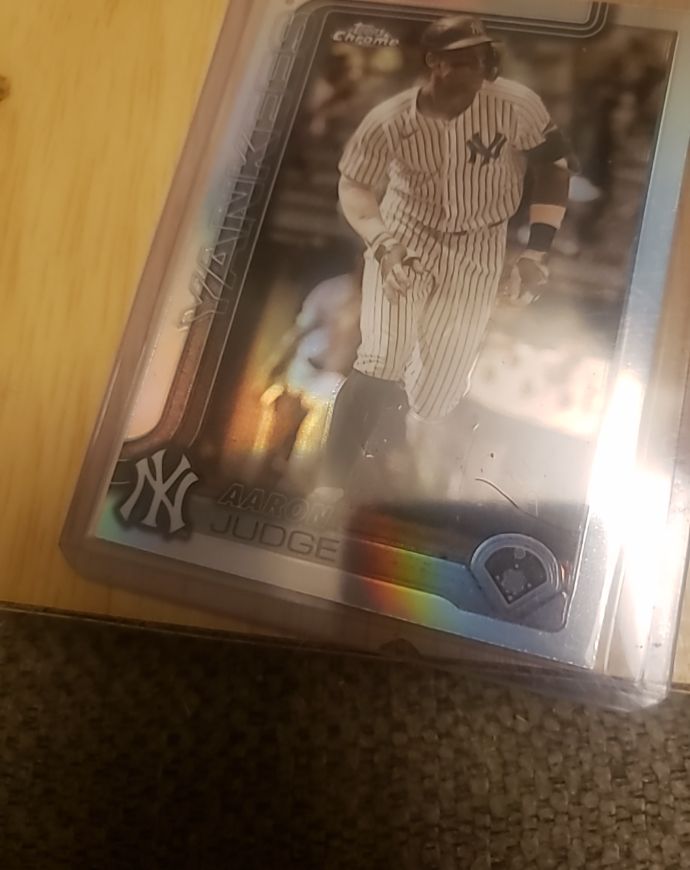 2025 Topps Chrome #300 Aaron Judge — front