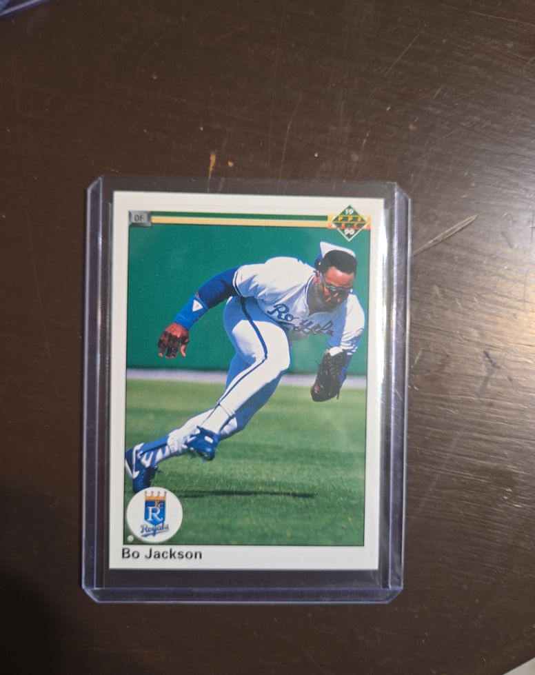 1990 Upper Deck #105 Bo Jackson — front