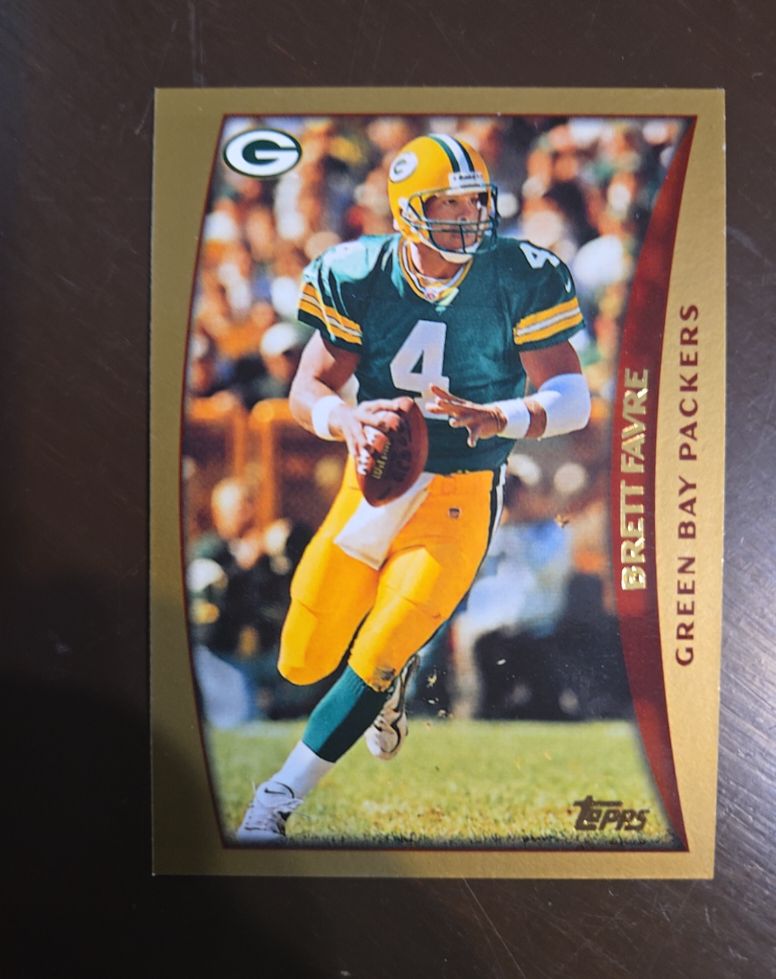 1998 Topps #100 Brett Favre — front