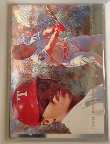 1995 Fleer Flair #92 Ivan Rodriguez — front