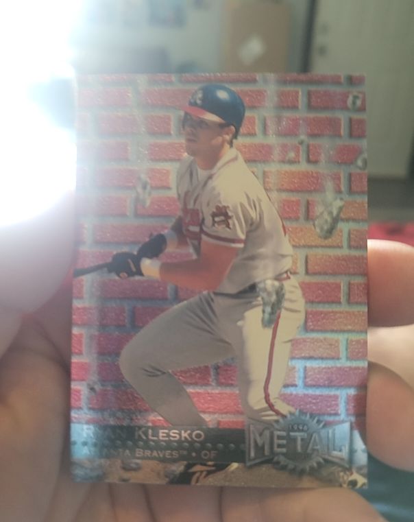 1996 Fleer Skybox Metal Universe #131 Ryan Klesko — front